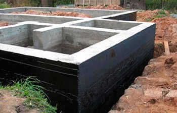 Основные правила выполнения работ по гидроизоляции фундамента